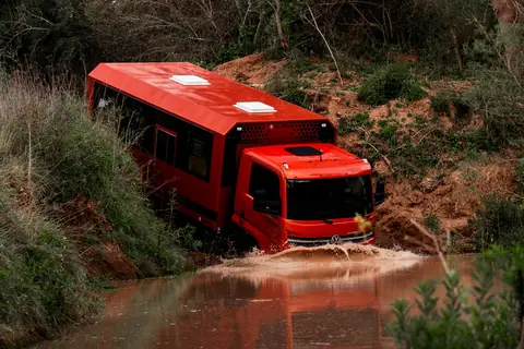 Delivery 11.180 4x4: foto exterior 1