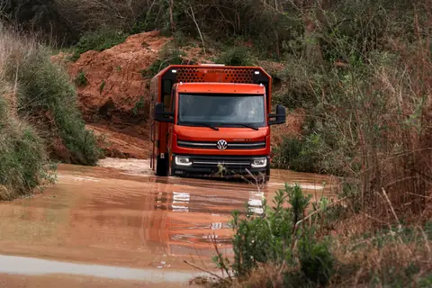 Delivery 11.180 4x4: foto exterior 2