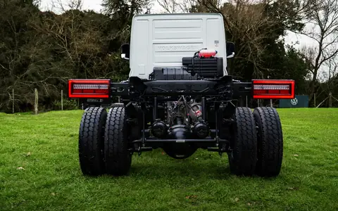Delivery 11.180 4x4: foto exterior 4